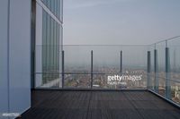 Rampe en verre commercial avec main courante en acier inoxydable et verre trempé fixé par serre-câbles pour les espaces publics intérieurs