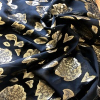 Tissu en mousseline de soie velours de soie viscose personnalisé tissu 70D fil métallique or conception 100% tissu polyester Jacquard fleur tissé