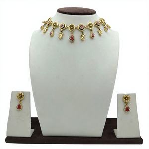 Ensemble de collier ras-de-cou minimaliste en argent traditionnel avec des gouttes de pierres rouges et des boucles d'oreilles assorties - Product Image 3