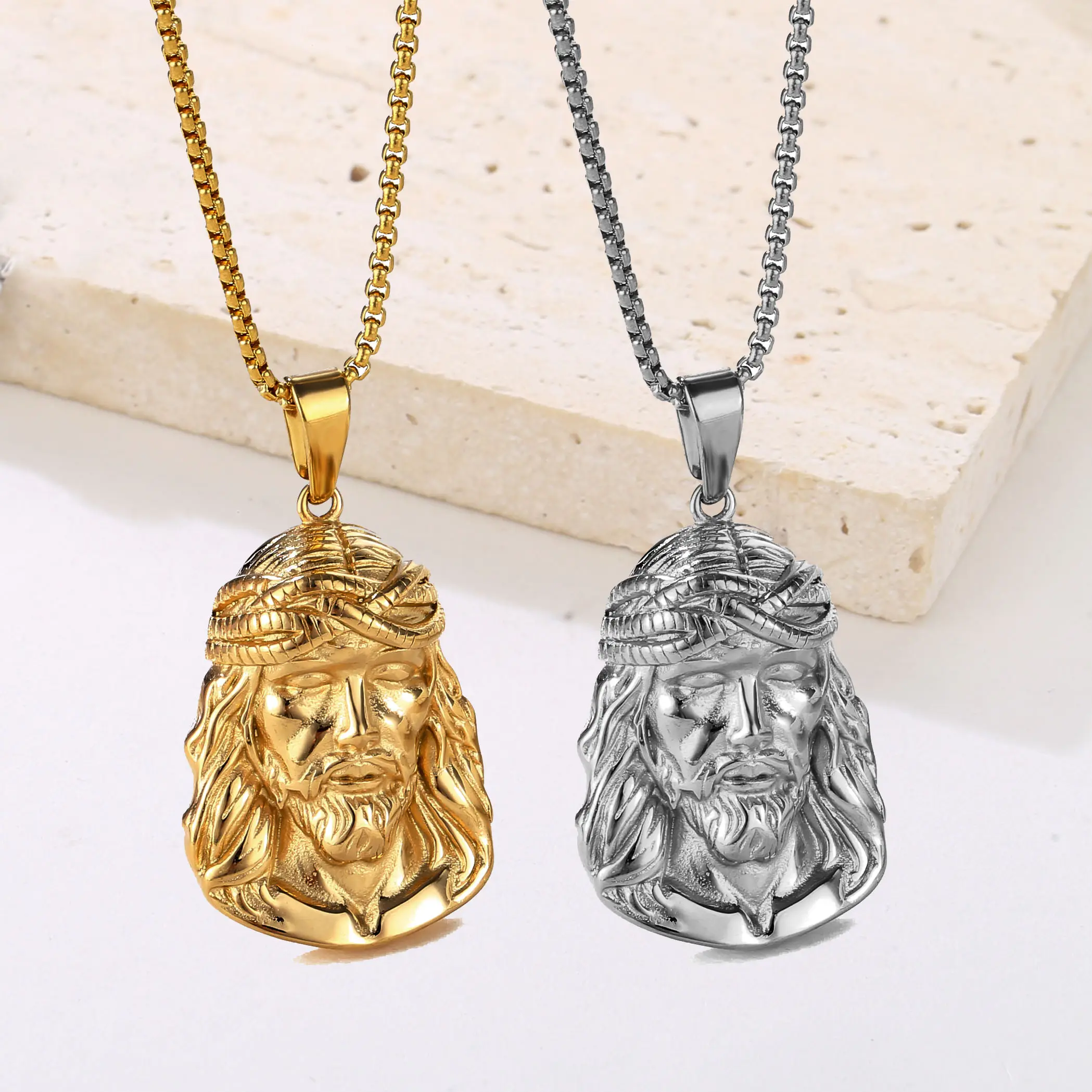 Bijouterie plaquée or 18 carats, collier personnalisé pour hommes, vente en gros de collier à pendentif en acier inoxydable avec breloque religieuse de Jésus