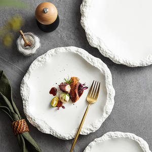 Penjualan terlaris piring keramik porselen putih gaya Nordic dengan pola batu dan peralatan makan tepi batu tidak beraturan UNTUK RESTORAN - Product Image 3