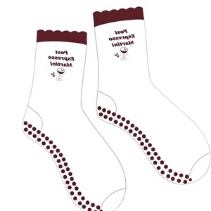 Calcetines Antideslizantes con Estampado de Espresso Martini, Impresión Digital para Adultos, Uso Casual, Temporada de Primavera - Product Image 3