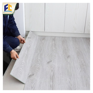 Patrón de espina de pescado <span class=keywords><strong>Pisos</strong></span> impermeables Remodelación de baño Fácil mantenimiento Grano de roble blanco SPC <span class=keywords><strong>Pisos</strong></span> impermeables resistentes al desgaste - Product Image 1