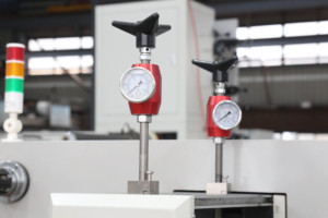 Ideale per lavori di stampa variabili Funzionamento facile e funzionamento costante Versatile MQ - 550YIIE Semi-rotativo Die Cutter per brevi lunghe tirature - Product Image 3