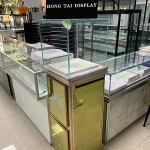 Çeşitli renk ve logolarda mevcut özelleştirilebilir ayaklı dolap iç<span class=keywords><strong>in</strong></span> lüks altın yüksek dereceli butik alışveriş merkezi ekranı - Product Image 4