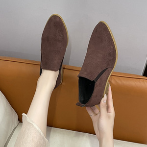 Spring New Arrival Thick Heel Pointed Toe British Style Flats Women Casual Plus Size Slip-on Mid Heel Shoes - Product Image 3