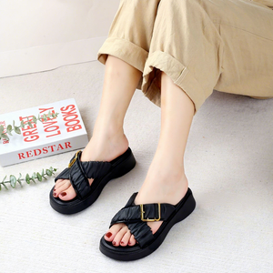 Sandali 2025 da <span class=keywords><strong>donna</strong></span> e da <span class=keywords><strong>donna</strong></span> sandali con zeppa con una sola parola con una nuova piattaforma con suola spessa in PVC da esterno spiaggia estiva - Product Image 3