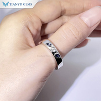 Bague de mariage pour homme Tianyu Gems en platine PT950 avec moissanite taille ronde personnalisée et accents de saphir