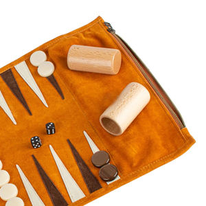 ชุดแบ็คแกมมอนหนังเทียมคุณภาพสูงดีไซน์ใหม่พร้อมพื้นผิวการเล่นแบบสัมผัสนุ่มและอุปกรณ์เสริมที่ครบครัน - Product Image 5