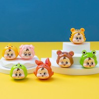 Vente en gros B2B : Figurines en résine crémeuse pastel Dinky Sugar Plum Dress-up Baby Zoo pour cadeau de Noël secret et décorations miniatures pour la maison