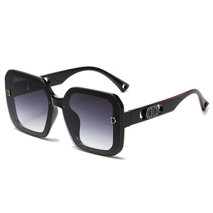 Lunettes de soleil haut de gamme à succès avec protection UV400, monture carrée, style luxueux et tendance, effet brillant, pour un look décontracté - Product Image 4