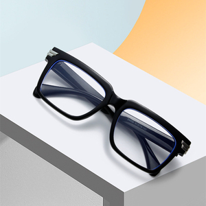 Vente en gros de montures de lunettes en plastique filtre anti-lumière bleue petit rectangle transparent fauve logo doré pour femmes dames - Product Image 1