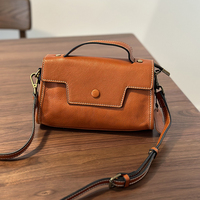Tas Selempang Kulit Sapi Asli Vintage Berlogo Kustom, Tas Bahu Wanita Kecil Berbahan Kulit Sapi Lapis Atas, Tas Jinjing Mini