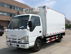 Camion frigorifique Isuzu M100 petit 4x2 5 tonnes utilisé pour le transport alimentaire avec température constante et protection de l'environnement - Product Image 2