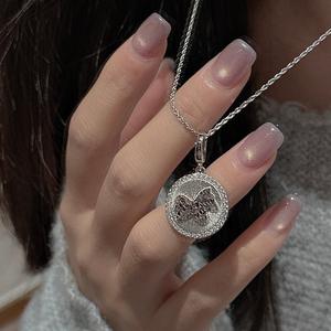 Pendentif en argent pur S925, motif poney en glace pilée, mignon et ludique, design de carte ronde CNC, pendentif de carte ronde pour le Nouvel An - Product Image 3