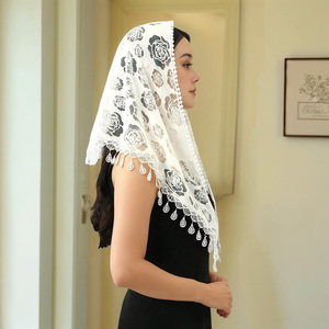 Elegante chal para mujer, <span class=keywords><strong>velo</strong></span> de boda, chal para iglesia, pañuelo triangular de encaje calado con rosas bordadas y borlas - Product Image 1