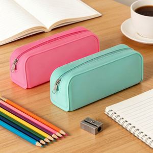 Estuche de Silicona para Lápices con Diseño Mint Breeze, Bolsa de Maquillaje Pequeña con Cierre Ecológico, Solución de Almacenamiento Multiusos y Elegante - Product Image 2