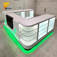 Weiße Einzelhandels-Vitrine aus gehärtetem Glas mit LED-Beleuchtung, Maßgefertigte Kommerzielle Ladeneinrichtung
