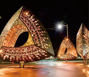 Ensemble de sculptures géométriques modernes en métal avec éclairage LED bleu-vert - Installation artistique extérieure pour la décoration paysagère de jardin - Product Image 2