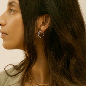 Boucles d'oreilles créoles superposées en laiton plaqué or 18 carats en forme de C, style minimaliste ROXI pour filles - Product Image 4