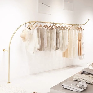 Hiện Đại Tiết Kiệm Không Gian Treo Tường Vàng Sáng Bóng Kim Loại Treo Quần Áo Giá Cửa Hàng May Mặc Giá Cửa Hàng Phù Hợp - Product Image 5