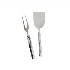 Acier inoxydable plaqué argent avec design audacieux manche en résine noir et blanc trancheuse couteau à beurre couteau à fromage fourchette - Product Image 1