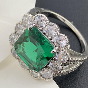 Bague en argent sterling 925 plaqué rhodium avec zircon, coupe émeraude, éternité, luxe, diamant de laboratoire cultivé, pour mariage et fête - Product Image 5