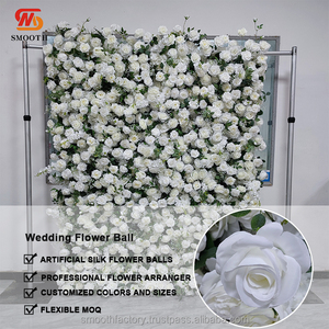 Fondo de Pared LEDA Personalizado con Rosas Blancas, Paniculata y Hojas Verdes, Hecho a Mano con Flores Artificiales de Seda - Product Image 2