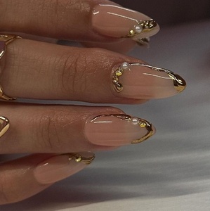 24 piezas de <span class=keywords><strong>uñas</strong></span> postizas con accesorios de estilo europeo, con motivos florales franceses en <span class=keywords><strong>forma</strong></span> de <span class=keywords><strong>almendra</strong></span>. - Product Image 3