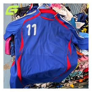 C18, venta al por mayor, uniforme de fútbol de diseño de <span class=keywords><strong>segunda</strong></span> <span class=keywords><strong>mano</strong></span>, camiseta mixta, pantalones cortos, ropa de <span class=keywords><strong>baloncesto</strong></span>, camiseta de fútbol, paquete de ropa usada para el verano - Product Image 2