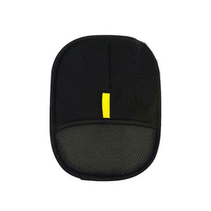 Gant anti-statique pour animaux de compagnie en maille polyester noire, peigne à picots pour poils longs, outil de dépoussiérage pour chats - Product Image 1
