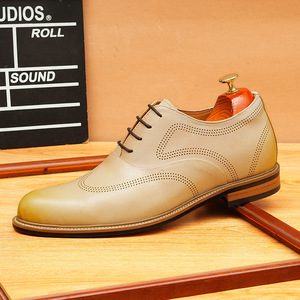 รองเท้าทางการสำหรับนักธุรกิจสำหรับผู้ชายมีรองเท้าหนังทอมือทำจากหนังวัวส้นต่ำระบายอากาศได้ดีและดีไซน์แบบลำลอง - Product Image 5