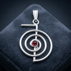 Pendentif Feng Shui en argent avec incrustation de pierre rouge, motif circulaire, breloque en métal - Thème Reiki, décoration intérieure - Product Image 2