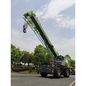 Grue tout-terrain Zoomlion ZRT850 de 85 tonnes avec composants de moteur essentiels - Product Image 1
