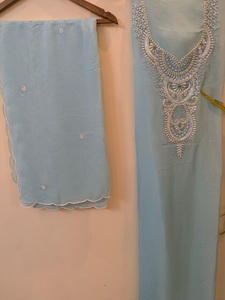 Ensemble semi-couturié en soie pure avec broderie à la main, Kurta, pantalon et dupatta, tenue ethnique de créateur pour femme, vêtement traditionnel - Product Image 1