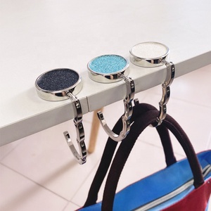 Colgador de Bolsos Personalizable para Mesa, Plegable, con Almohadillas Antideslizantes - Product Image 2