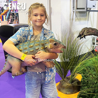 Modèle animatronique personnalisé, marionnette de dinosaure bébé à commande manuelle pour une utilisation en intérieur/extérieur dans les centres commerciaux, les parcs d'aventure