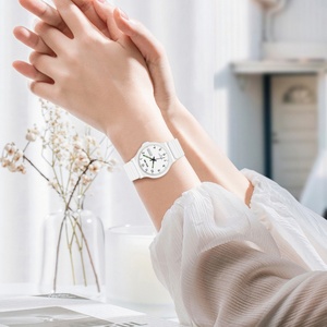 SHUAIKE 1067 Nouvelle montre sport de luxe à quartz, double affichage de la date, affichage électronique, étanche, montre de mode pour homme, bracelet en plastique, vente en gros - Product Image 5