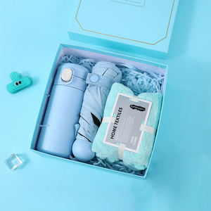 Cadeaux de voyage en plein air crème solaire produits de refroidissement chapeau ventilateurs bouteille d'eau serviette coffrets cadeaux activités sportives <span class=keywords><strong>prix</strong></span> école Souvenirs - Product Image 2