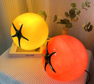 Lámpara de Noche Creativa de Vidrio con Forma de Tomate, Decoración Estética para Habitación, Lámpara de Mesa para Dormitorio, Sala de Estar, Regalo Único para el Hogar - Product Image 1