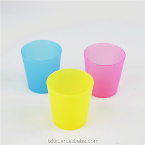 Verre à shot en plastique dépoli de 1,5 oz, coupe à shot inclinée pour fête - Product Image 2