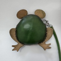 Porte-monnaie grenouille en cuir pleine fleur fait main, pochette animale 3D mignonne, mini portefeuille portable à fermeture éclair avec dragonne pour pièces de monnaie et petits essentiels