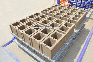 Usine de blocs de sable de l'usine de Qt10-15 Machine à blocs de cendres volantes Ligne de production de briques de pavage colorées en béton avec convoyeur - Product Image 5