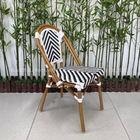 Ensemble de meubles de jardin et d'extérieur de luxe : table et chaise monobloc tressées en forme de V pour restaurant
