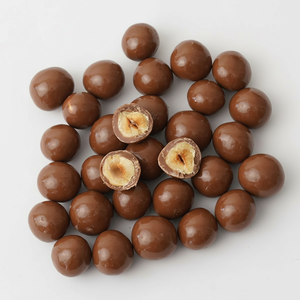Dragées de chocolat rose et noisettes lyophilisées, produit gastronomique haut de gamme, emballage en vrac, best-seller - Product Image 2