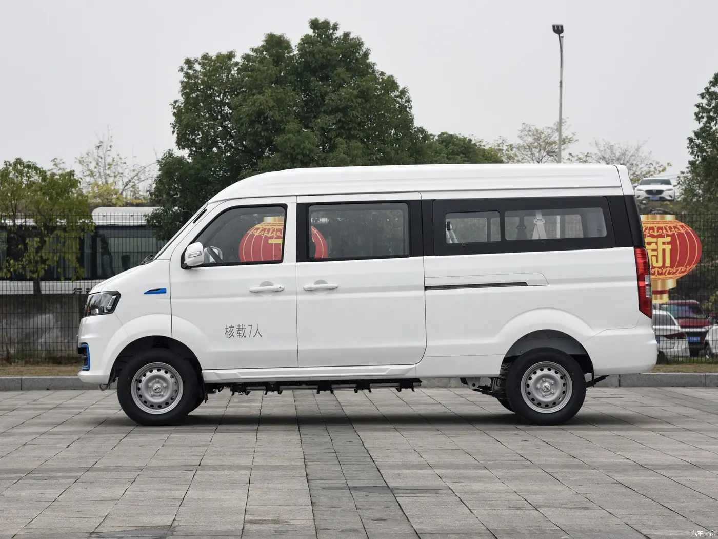 Nuevo EV Commercial Van Passenger 7 Asientos 11 Asientos Passenger Van EV RhD en Venta Precio Especial