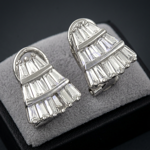 Art Palace Magnifiques Boucles d'Oreilles Clous Argentées Tendance avec Zircon Cubique, en Alliage de Zinc Plaqué Argent, Sertissage à Griffes, Cadeau Élégant pour Femme - Product Image 1