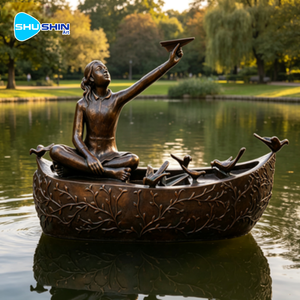 Grande Statua Moderna 3D in Bronzo di Ragazza che Tiene un Aeroplanino, Scultura per Giardino Esterno e Fontana d'Acqua - Product Image 2