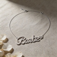 Collier personnalisé avec nom en acier inoxydable, lettres en cursive pavées de cristaux, pendentif plaque nominative personnalisée, cadeau pour femme, bijoux