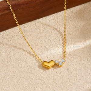 Heart-Shaped Zirconium Pendant Necklace Gold Plated Stainless Steel Clavicle Chain Everyday Wear French Light Luxury Style - Product Image 2